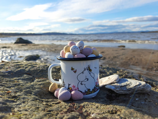 Moomin enamel mug featuring a hug.