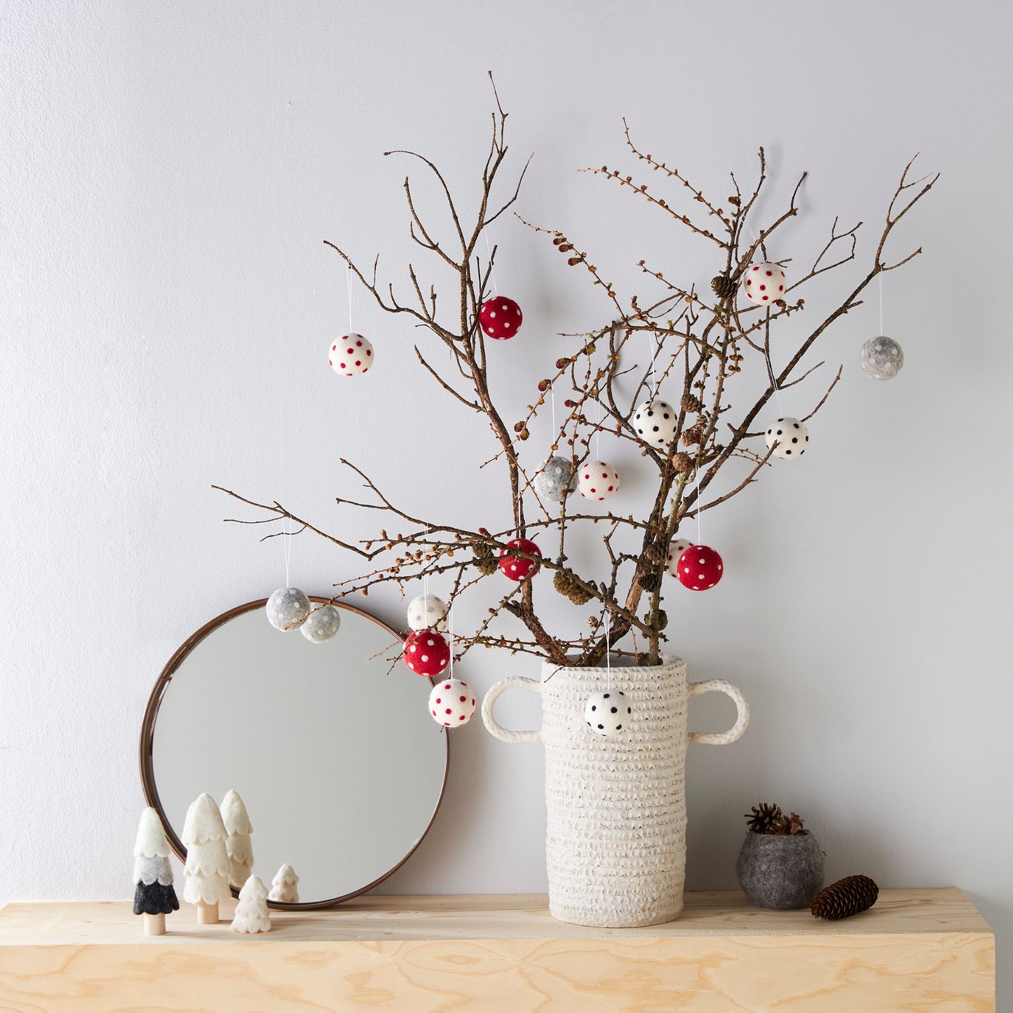 Aveva Little Hanging Baubles - White with Grey Dots
